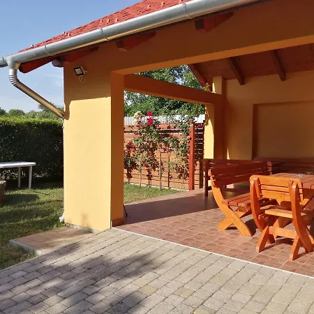 Erzsebet Apartman Διαμέρισμα *