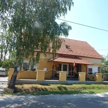 Erzsebet Apartman Apartment Balatonlelle