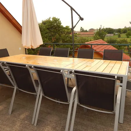 Erzsebet Apartman Apartment
