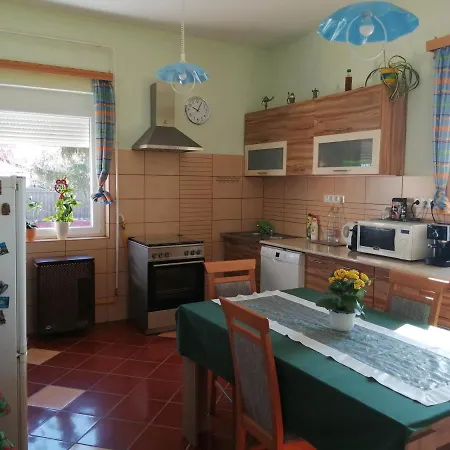 Apartment Erzsebet Apartman